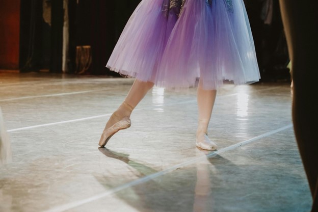 En pointe at last: What to expect at your dancer’s first pointe shoe fitting